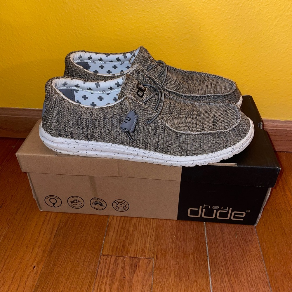 Men’s hey dude shoes(worn 3 times inside only)